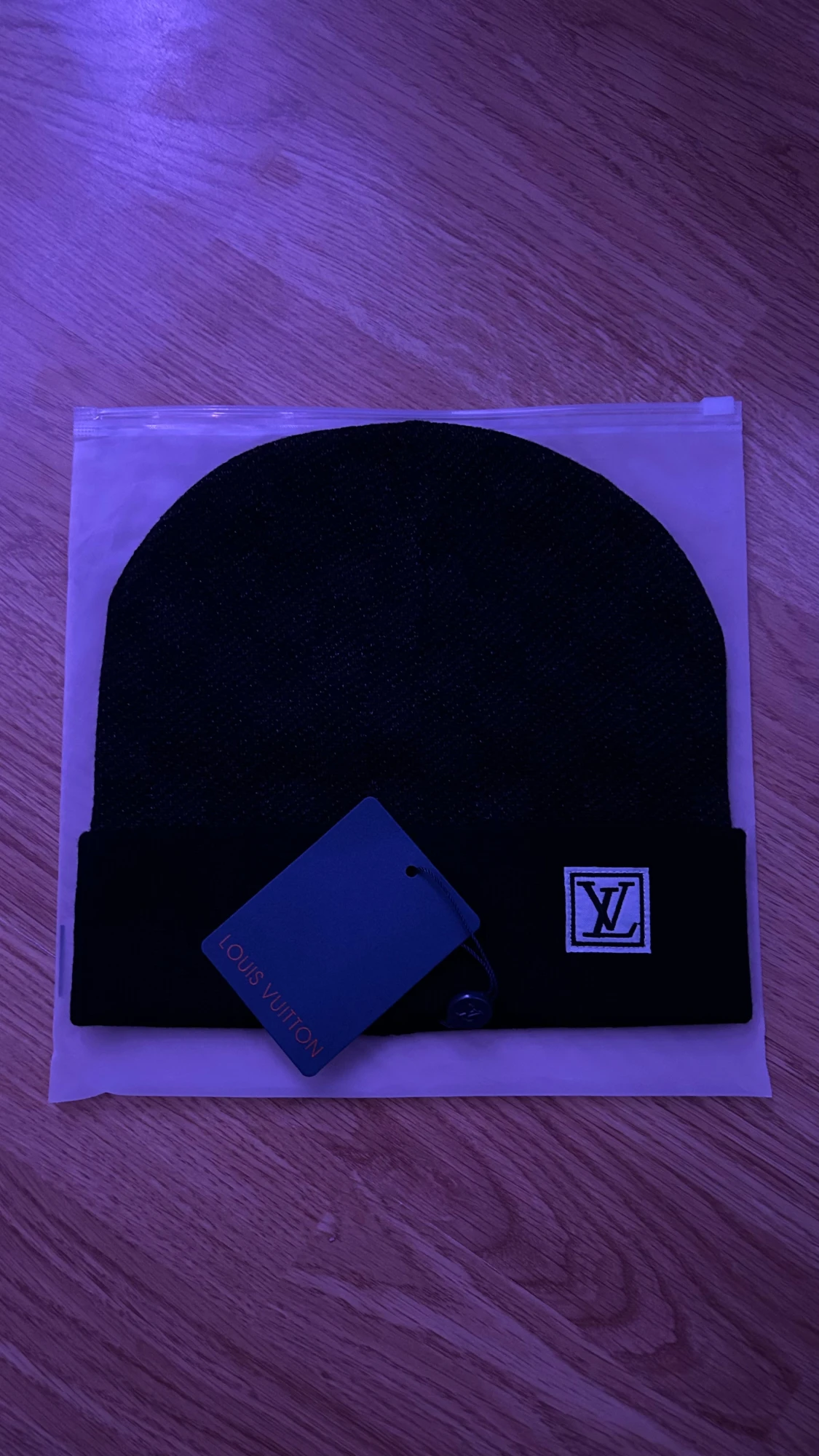 Snygg svart rutig mössa