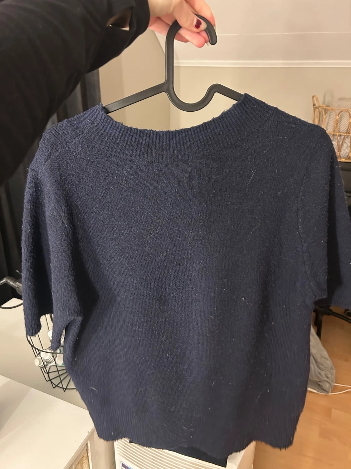 Mörkblå stickad tröja - 1