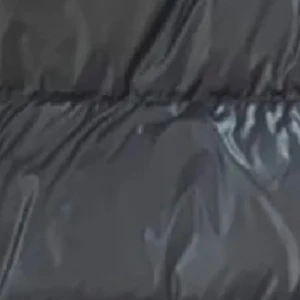 Vit stickad tröja Ralph L - Vit stickad tröja från Ralph L med ikonisk björn på bröstet, klädd i rosa kappa och blå scarf. Tröjan har rund halsringning, ribbade muddar och RL-broderi nertill. Perfekt statement-piece för dig som gillar preppy stil. Unisex storlek S 