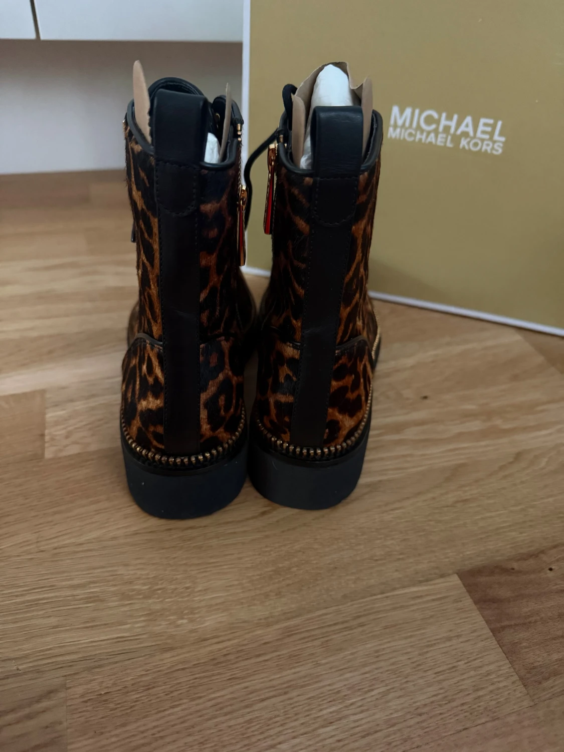 Leopardmönstrade boots från Michael Kors - 4