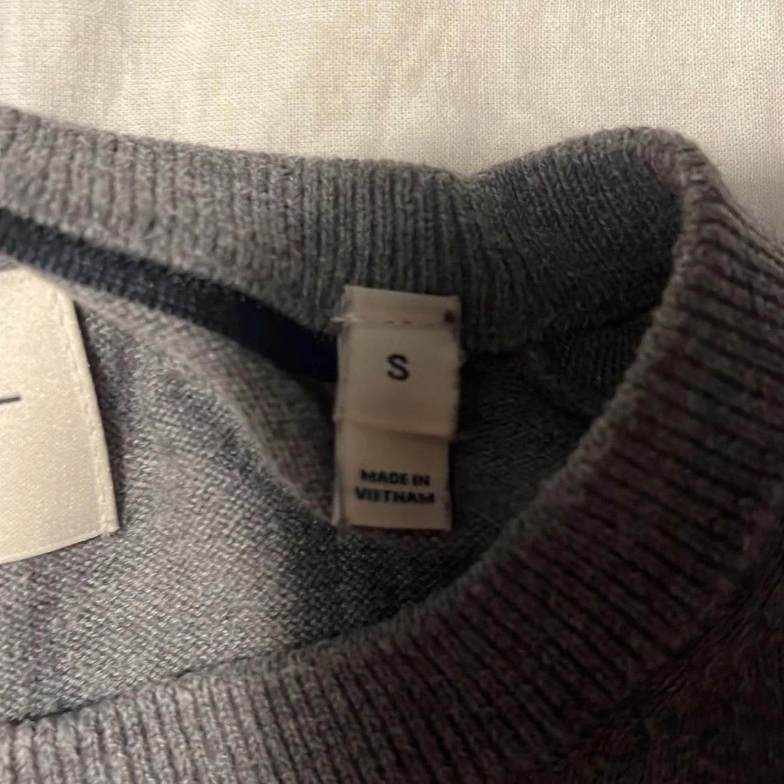 Grå stickad tröja från GANT - 2