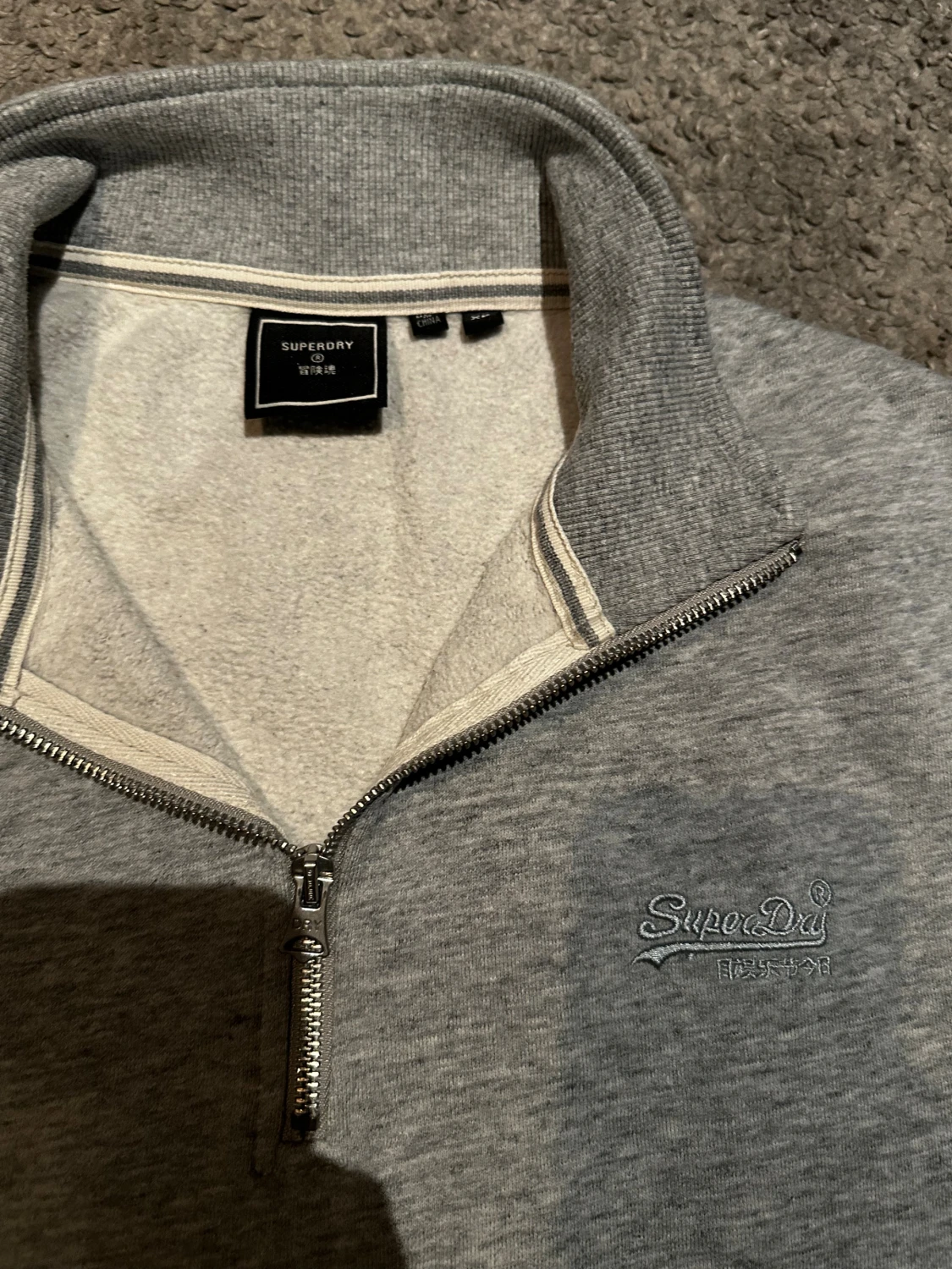 Grå half zip tröja från Superdry - 2