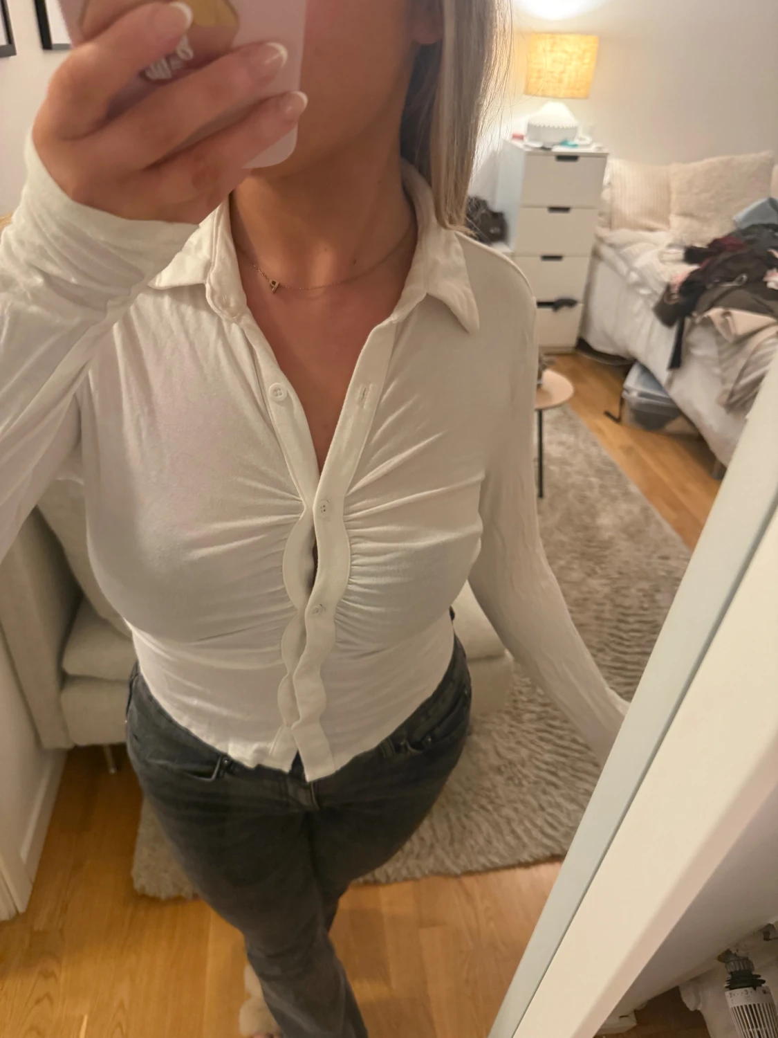 Vit långärmad skjorta med knappar - 2