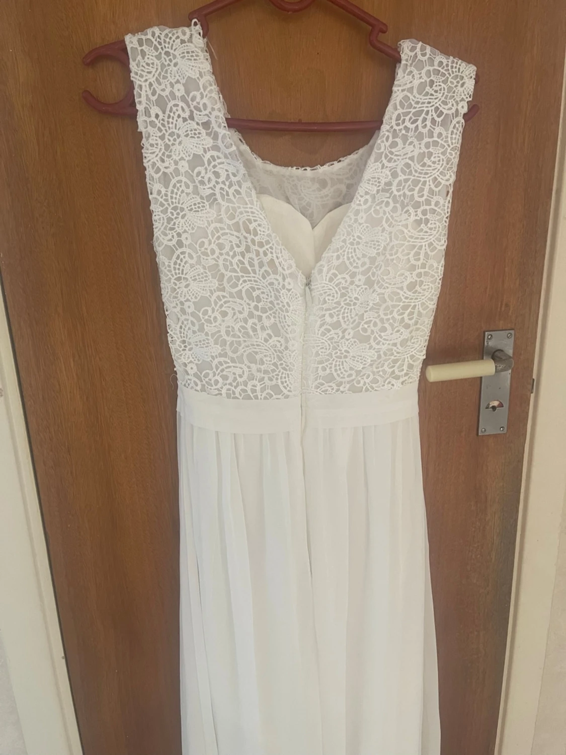 Vit lång spetsklänning med v-ringning - 1