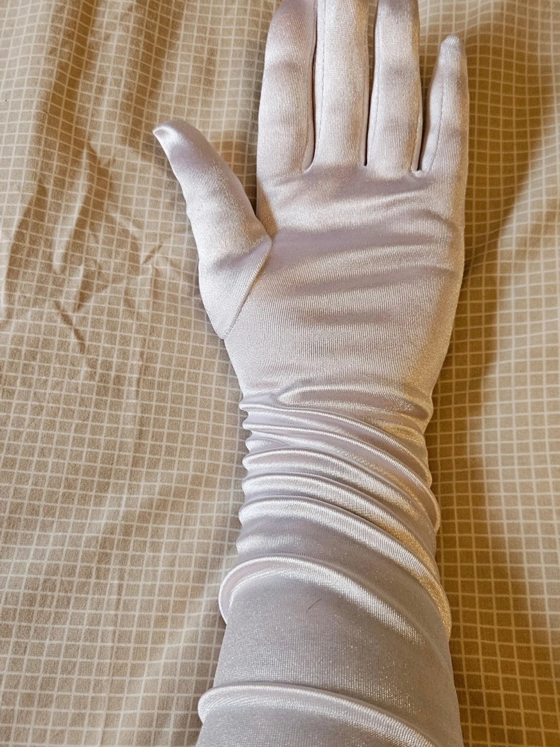 Långa vita satinhandskar - 1