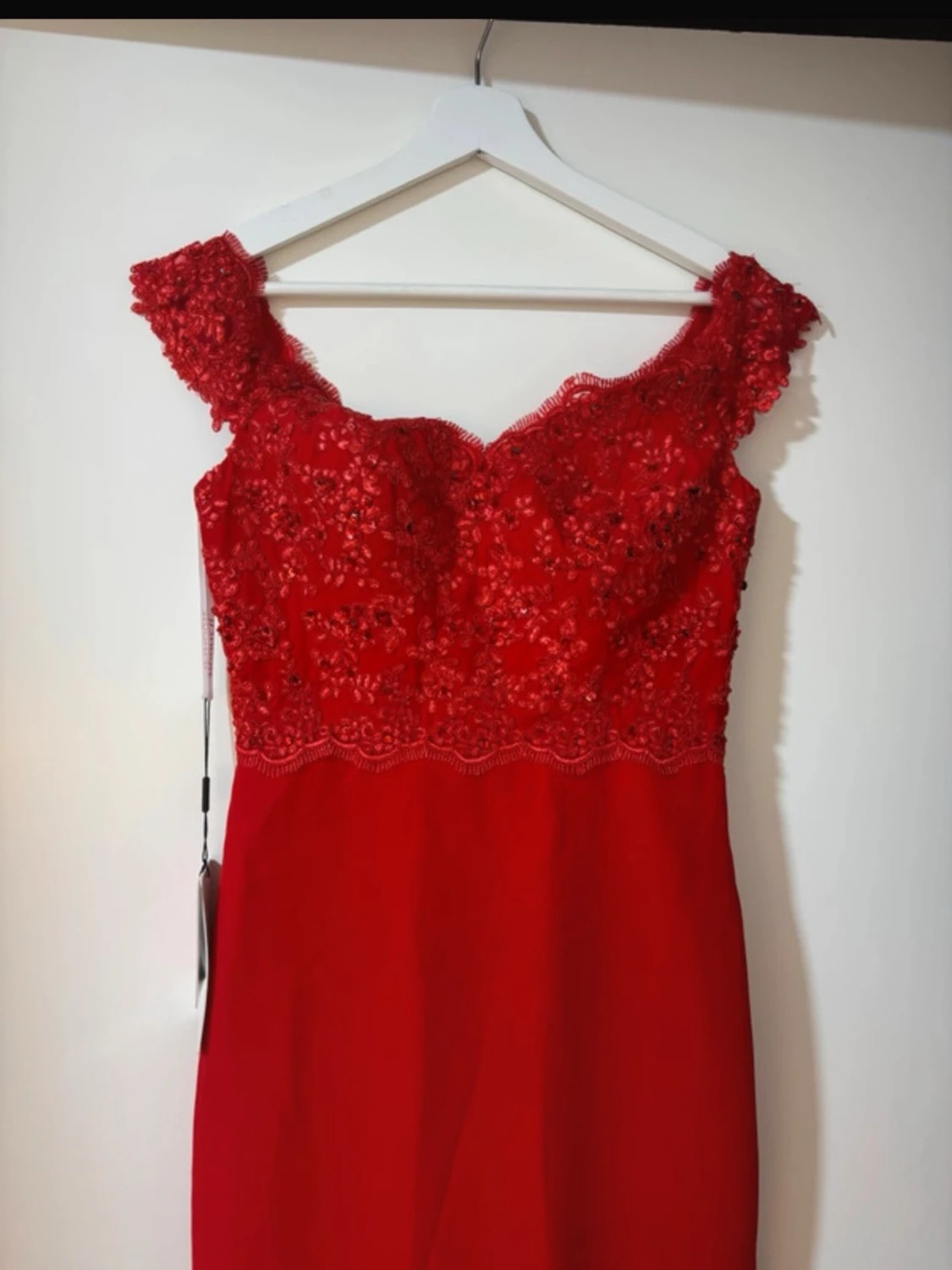 Röd långklänning med spets  - 2