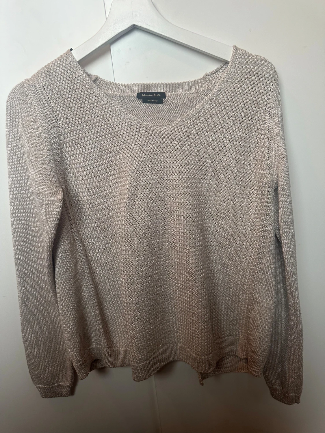 Guldfärgad stickad tröja med öppen rygg  - 4