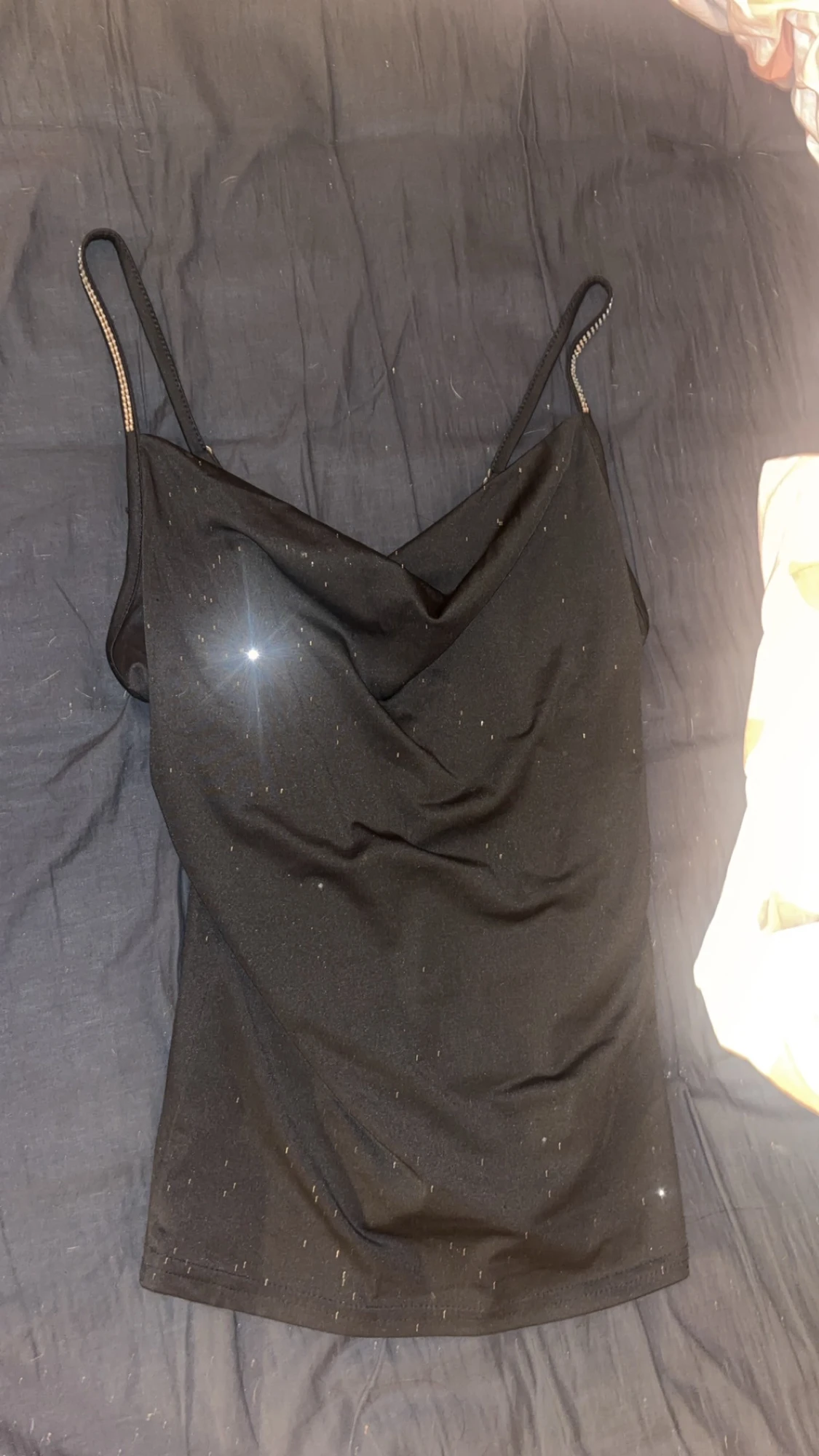 Svart glittrig linnetopp med smala band - 1