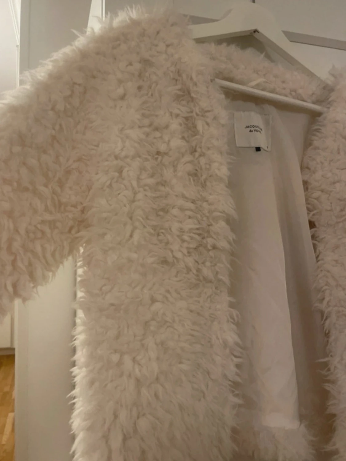 Vit pälsjacka från Jacqueline de Yong - 1