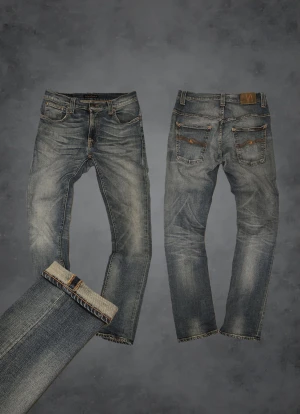 Nudie jeans - Snygga Nudie jeans i storlek W31/L32, modell Thinn Finn. Finns två fläckar, se de två sista bilderna.