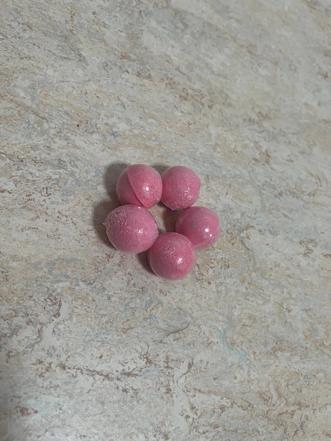 Rosa mini-bath bombs