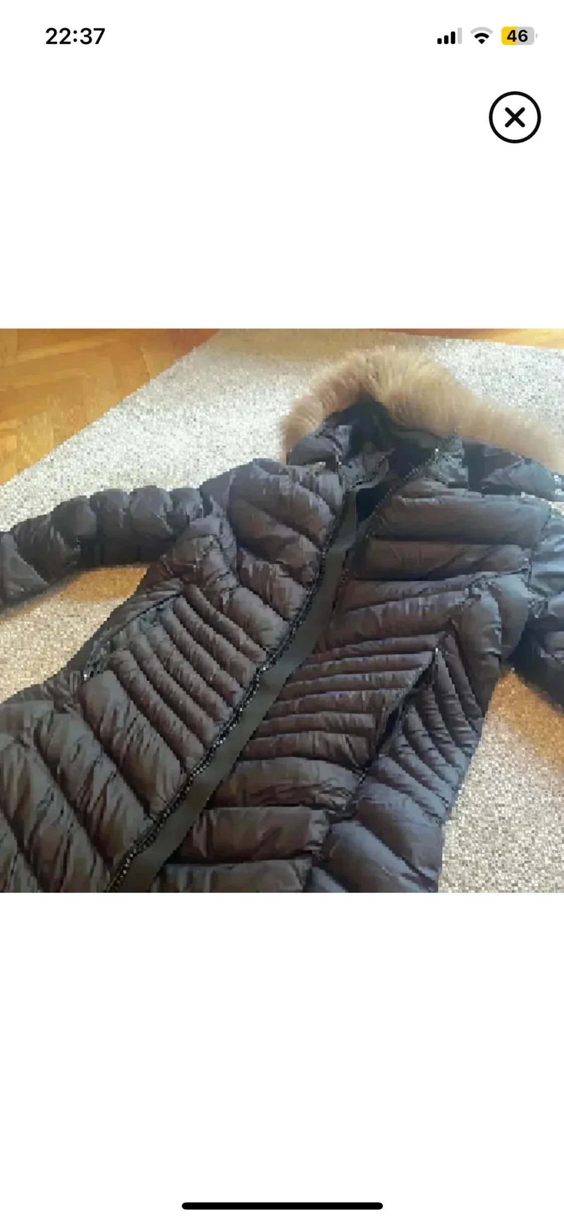 Svart Moncler dunjacka med päls - 4