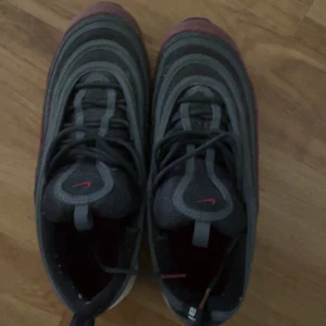 Nike air Max 97  - Säljer mina nike skor har använts därför säljer jag för billigt