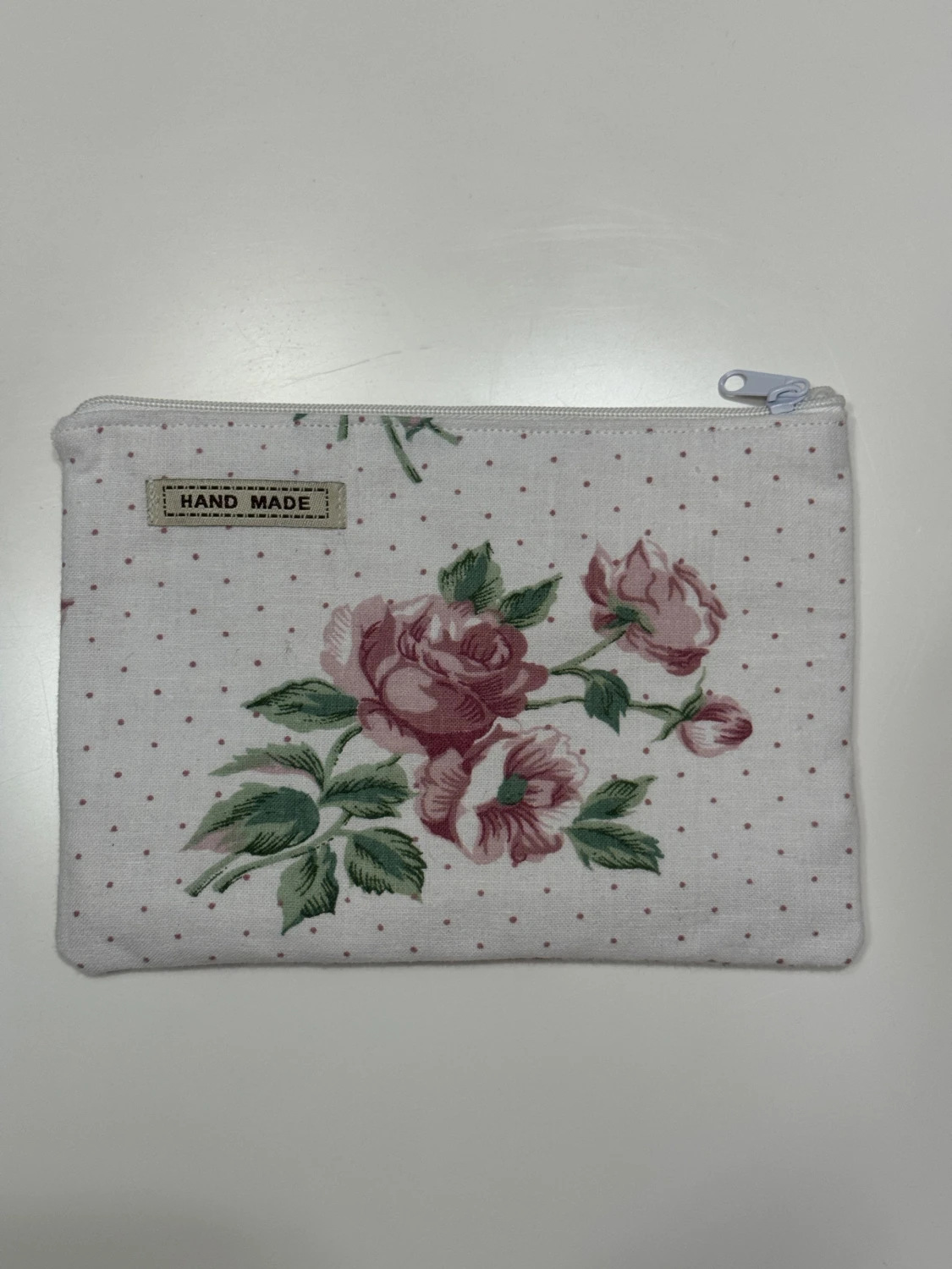 Handgjord necessär av second hand tyger