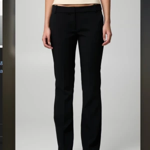 Svarta kostymbyxor - Bikboks lågmidjade kostymbyxor Vera💕💕storlek 36, använd enstaka gång