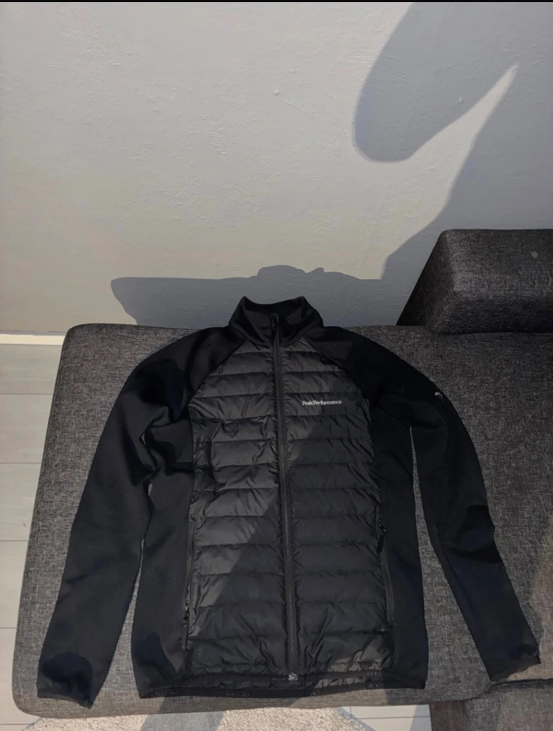 Svart pufferjacka Peak Performance M