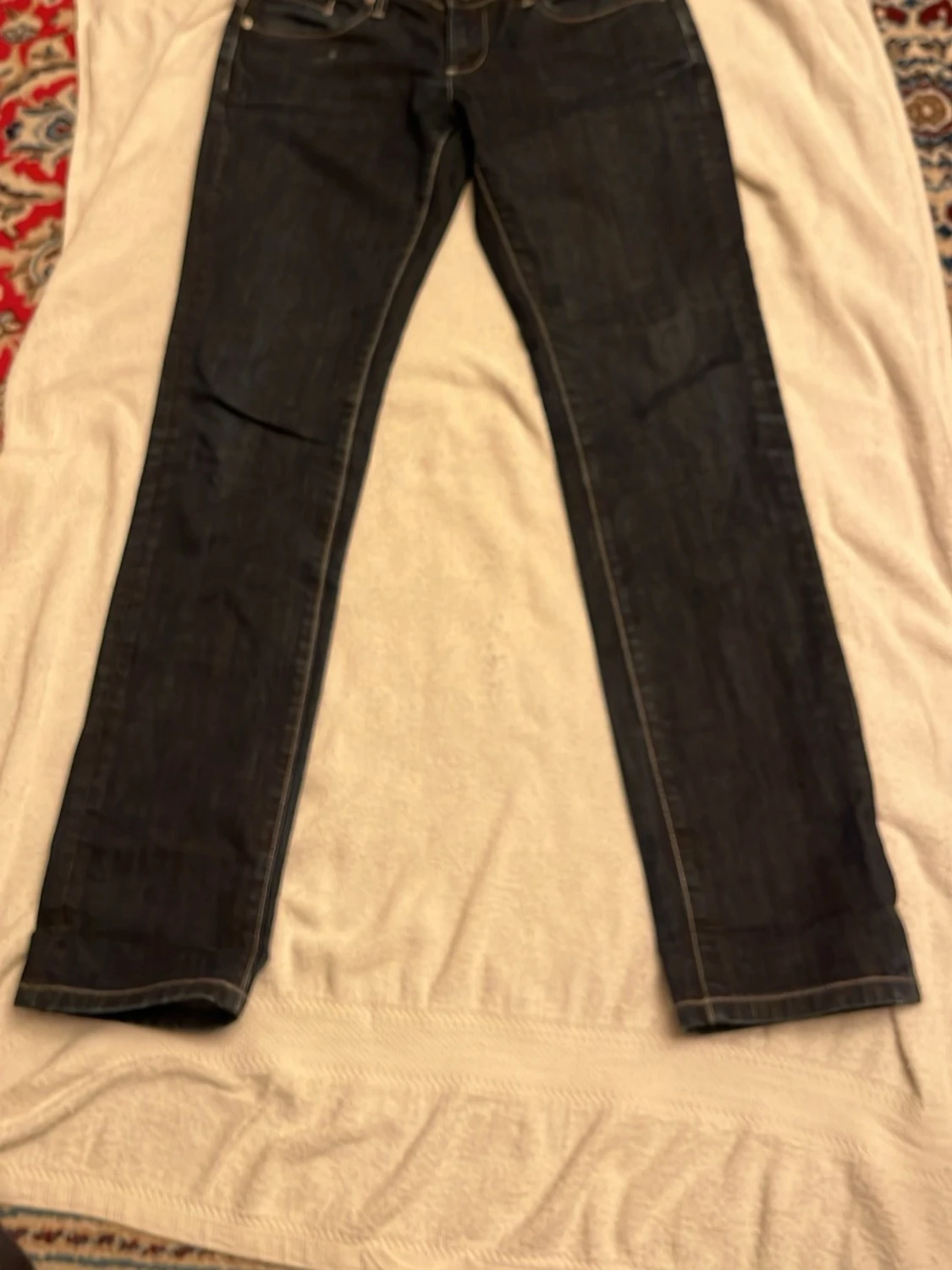 Mörkblå raka jeansbyxor