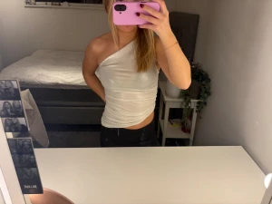 Snygg festtopp - Jättefin topp från Zara, använd men jättefint skick