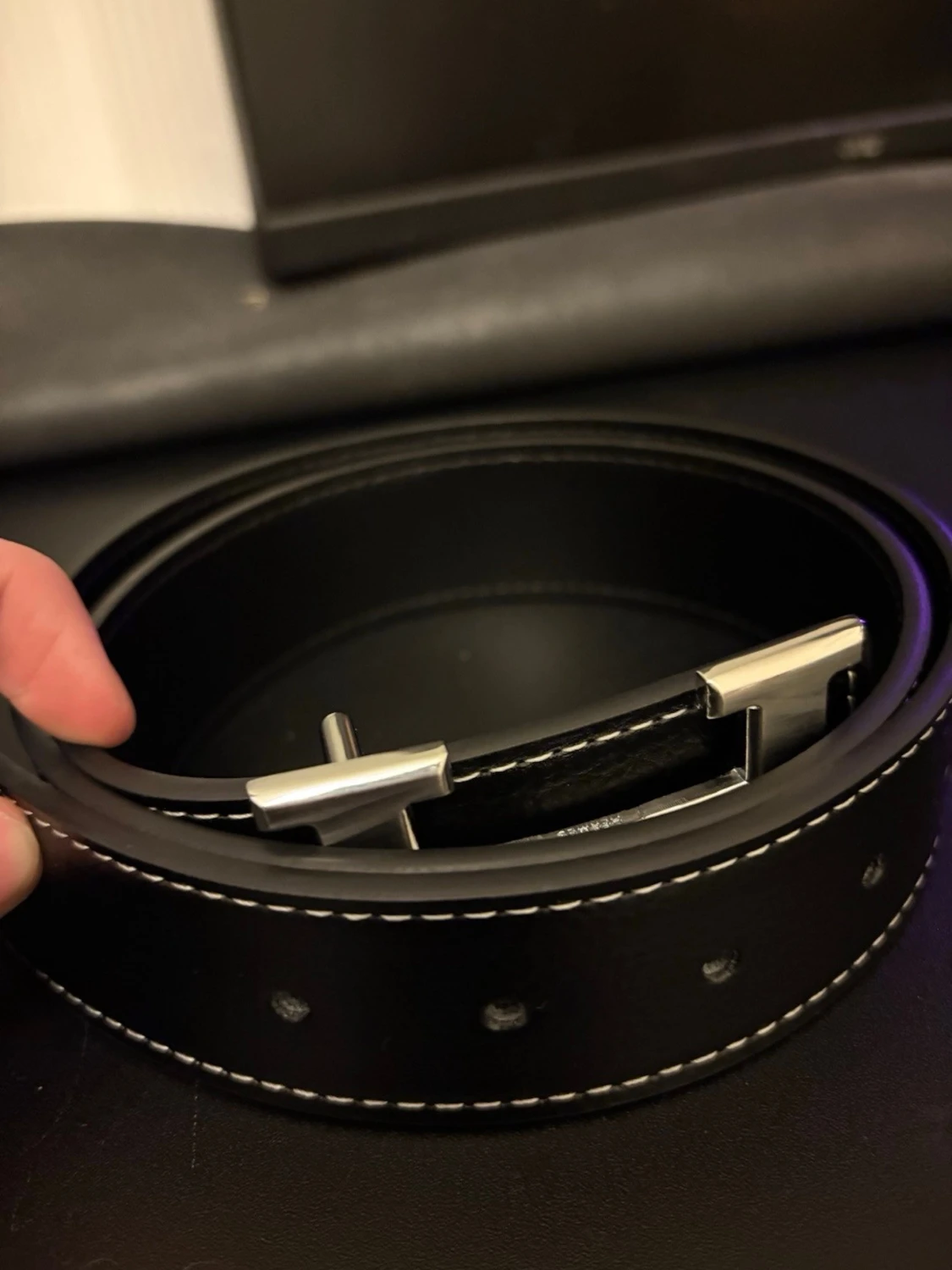 Svart H skinnbälte med H-spänne - 4