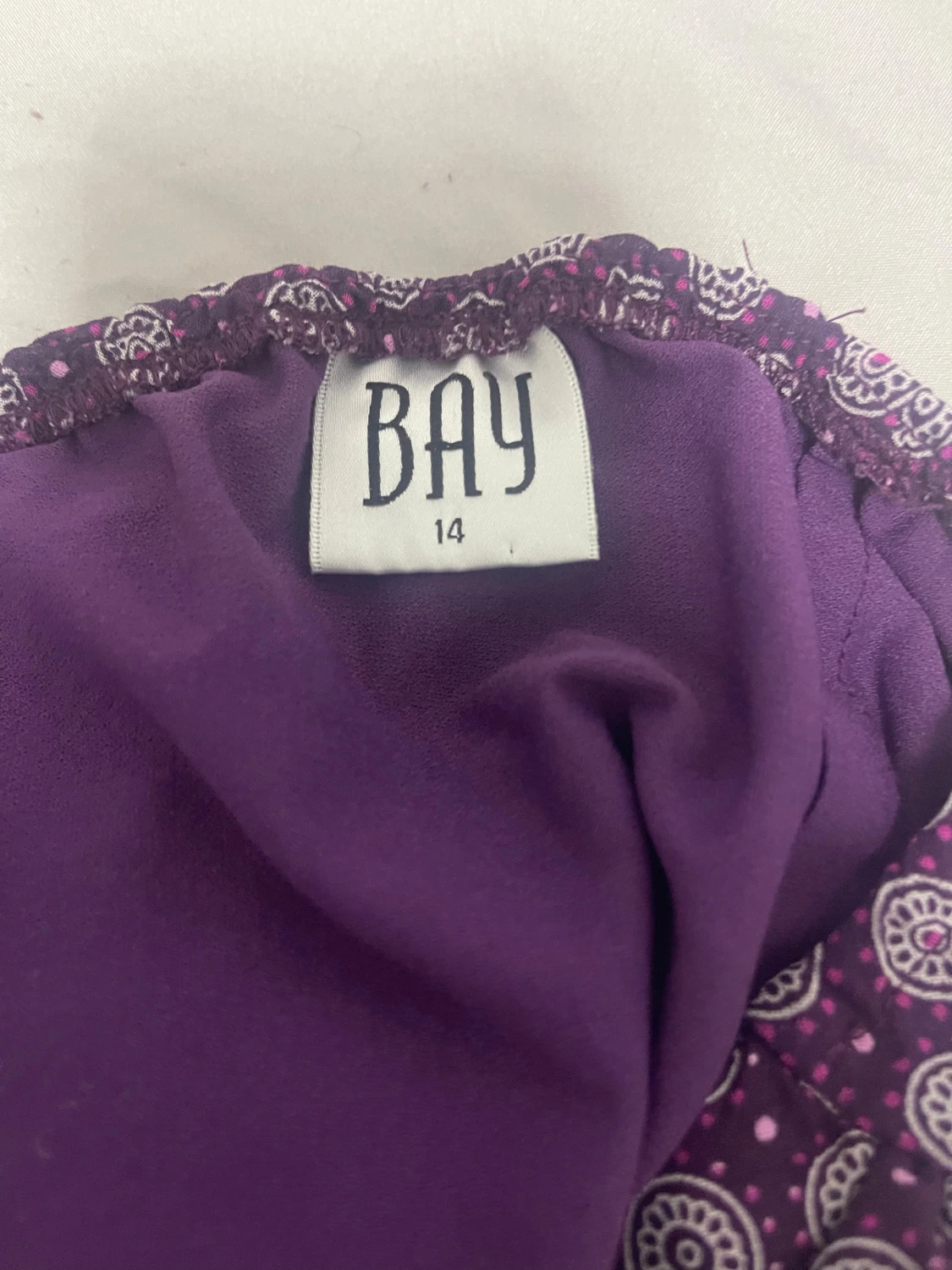 Lila mönstrad tubtopp från BAY