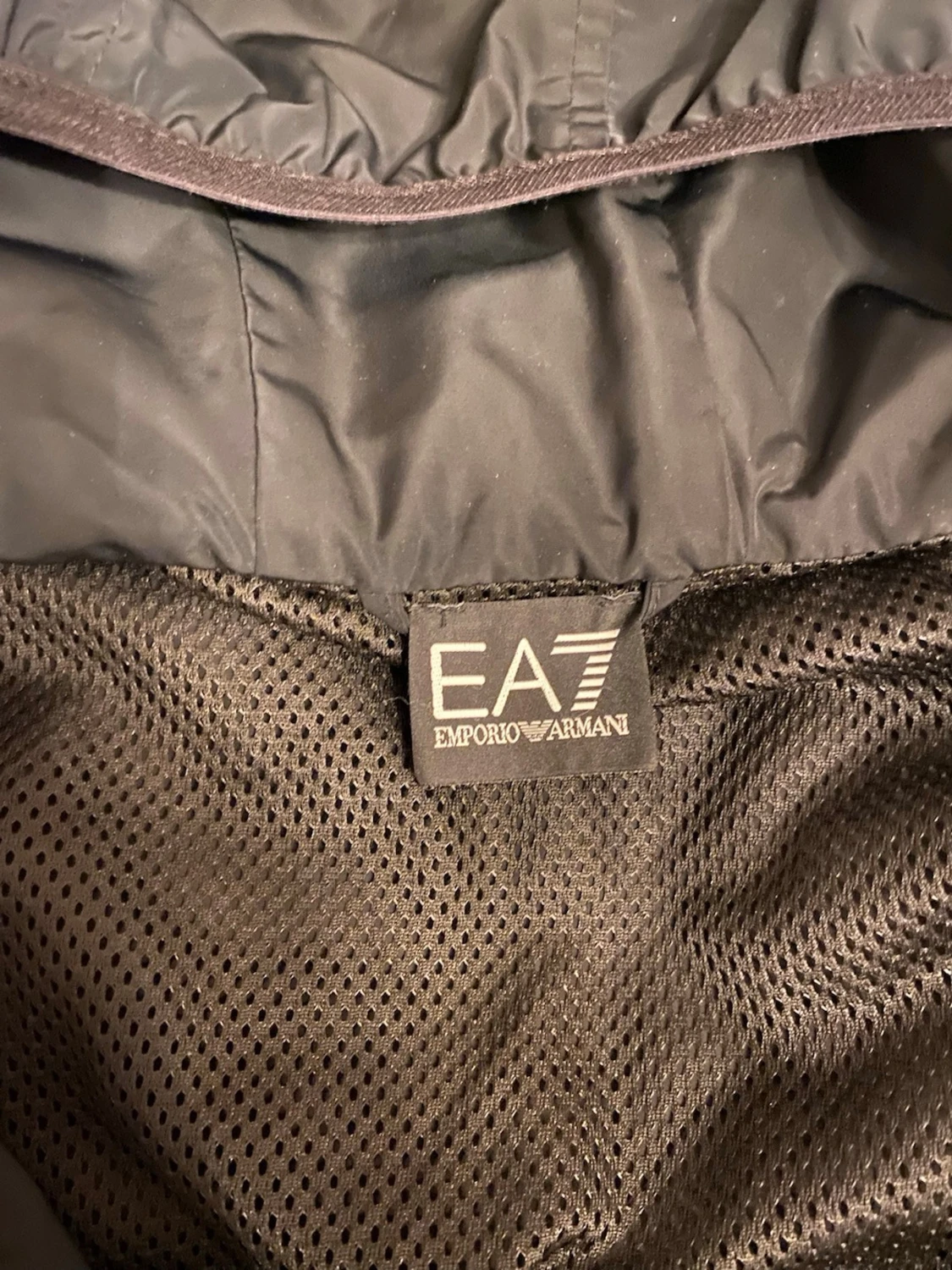 Svart EA7 vindjacka med huva - 2