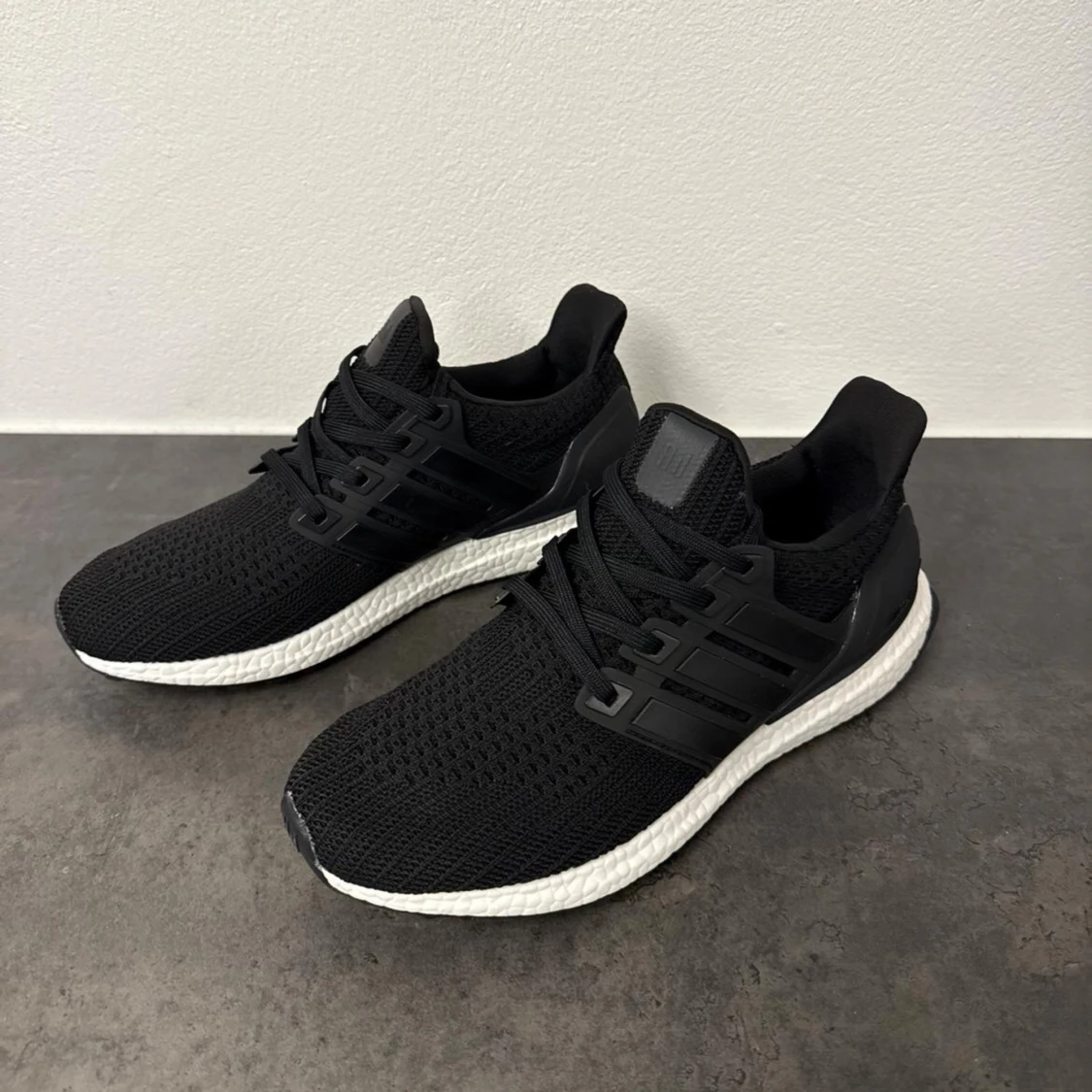 Adidas Ultraboost svarta sneakers 43