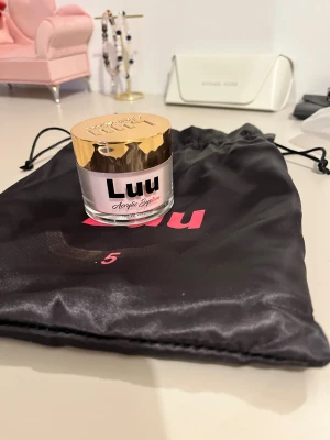 Akryl pulver  - Akryl pulver från Luu nails, helt oanvänd och oöppnad!! 