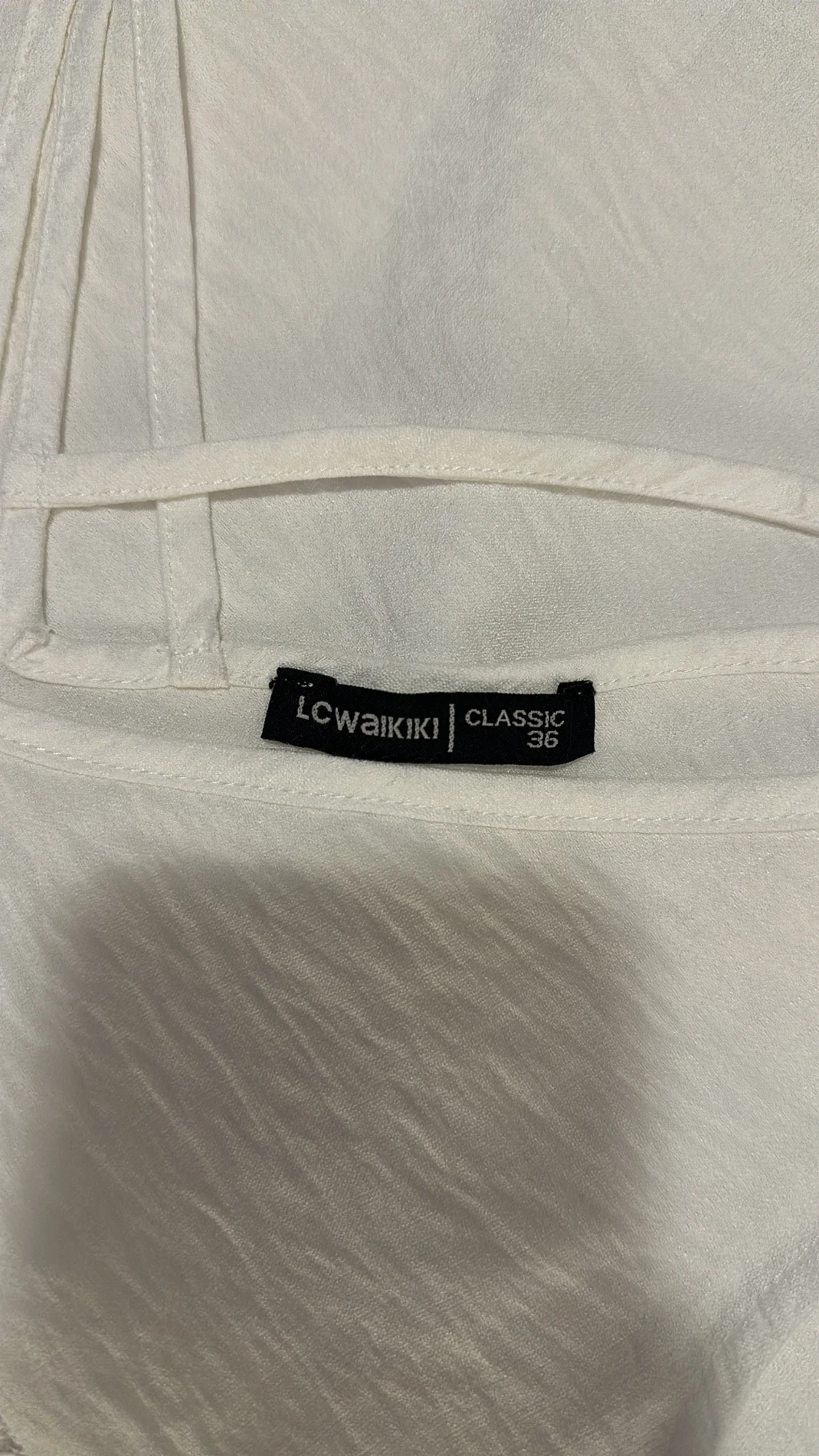 Vit linnetopp med v-ringning LC Waikiki - 2