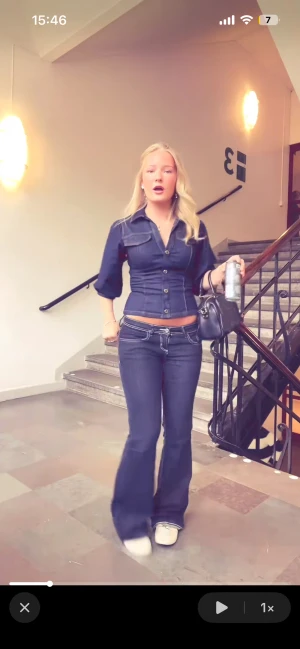 Zara jeans tröja  - Säljer denna jätte fina jeans tröjan från Zara helt ny har prislapp och allt 