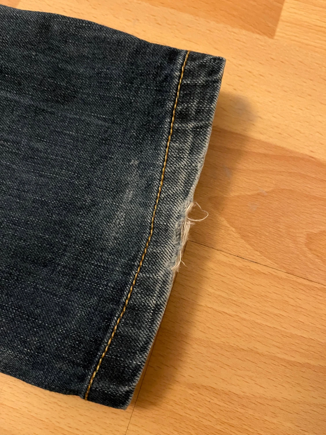 Blå jeans med coola fickdetaljer - 6