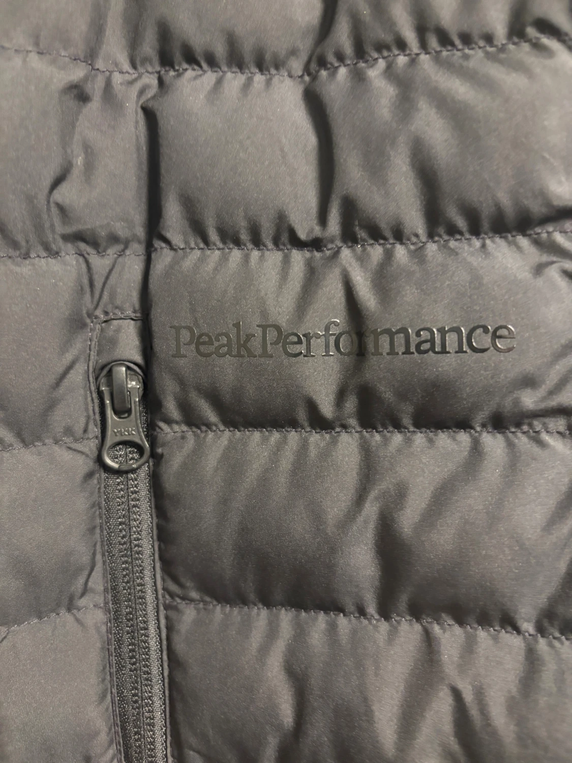 Svart dunväst från Peak Performance - 1
