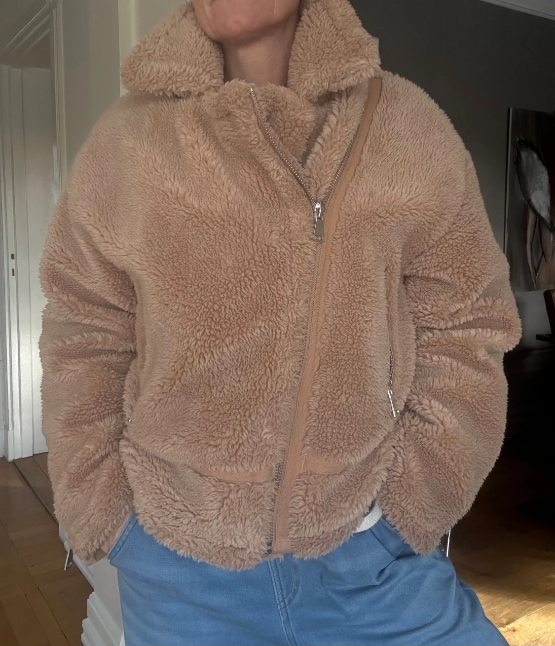 Beige oversized teddyjacka med dragkedjor NA-KD stl.L