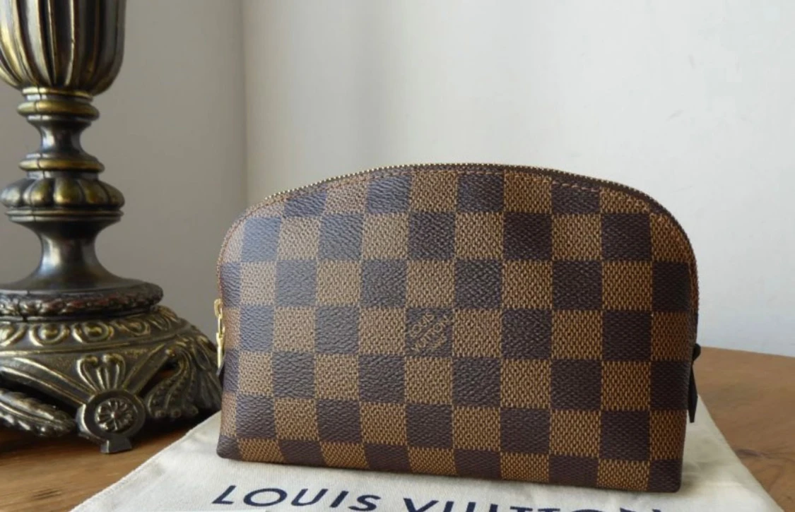 Slutsålda Louis Vuitton Damier Cosmetic pouch - 4