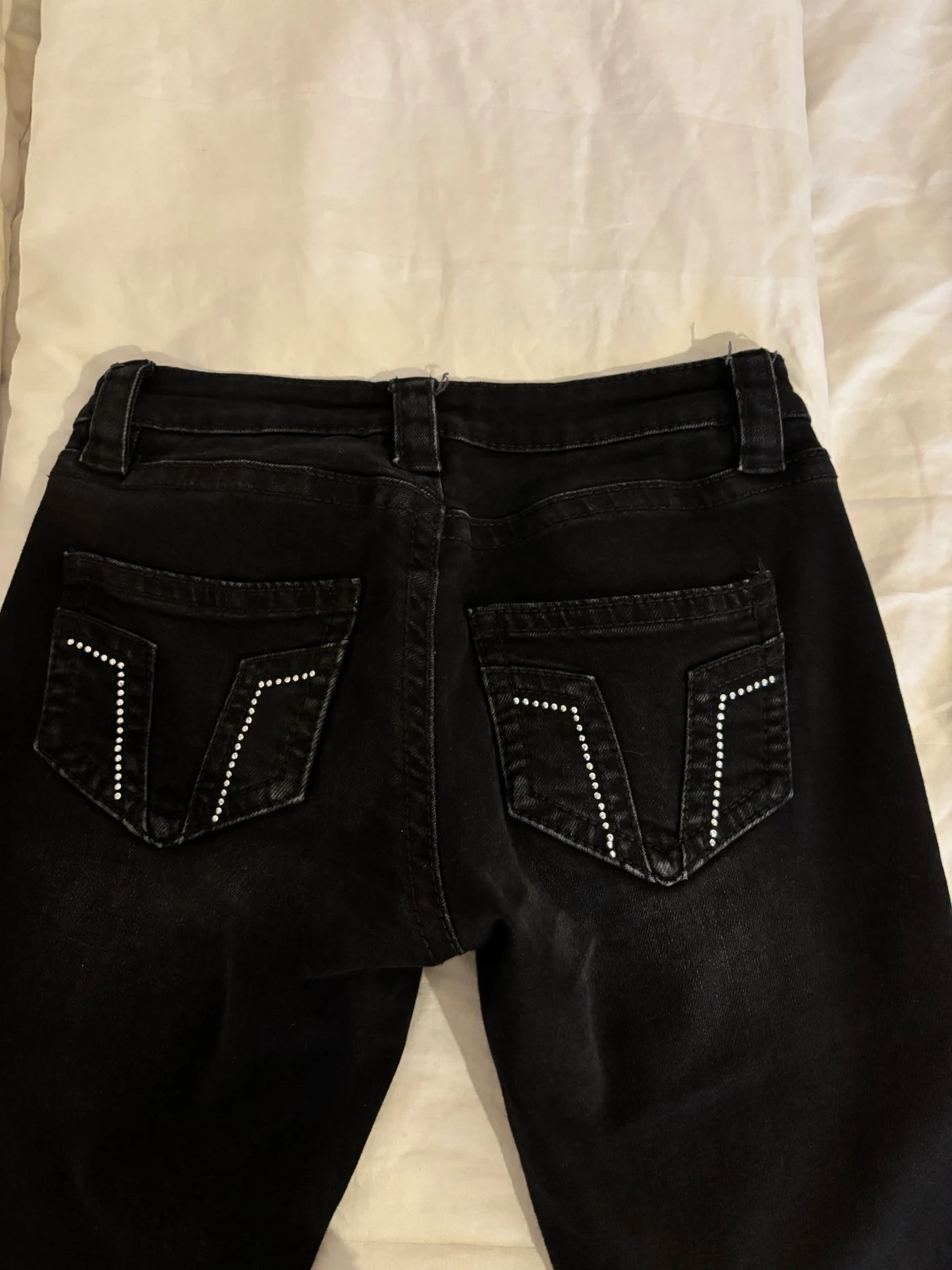 Svarta bootcut jeans från Gina Tricot - 1