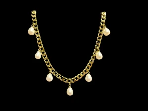 Guldiga halsband med droppformade pärlor - Matchande örhängen finns i en separat annons  Finns även i silverfärg   Material: 14k guldplätering på rostfritt stål Bredd: 6mm Längd: 42-50cm Nickelfria och handgjorda.