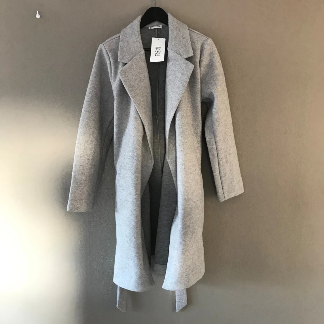 Grå kappa storlek 40. Oanvänd.