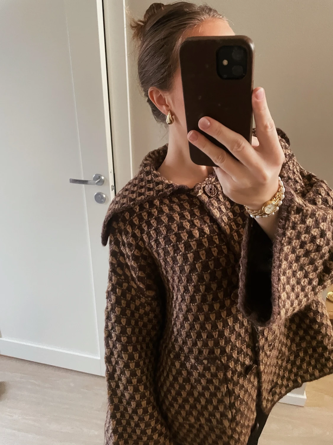 Brun rutig kofta med vida ärmar - 1