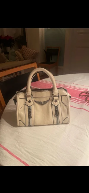 Fin vit väska ❤️ - Fin elegant väska som passar till allt