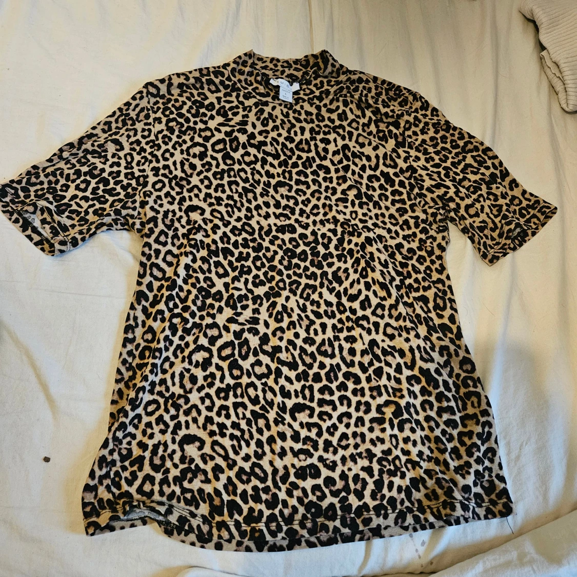 Leopardmönstrad t-shirt 