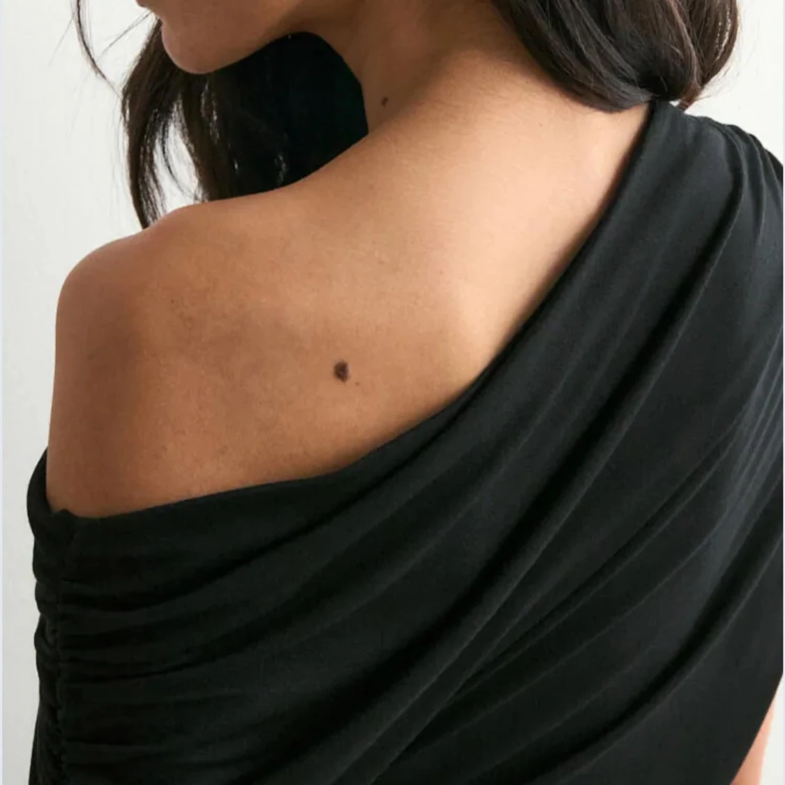 Svart asymmetrisk offshoulder topp - 2