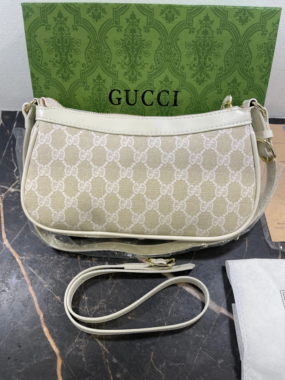 Beige och vit axelväska från Gucci - 2