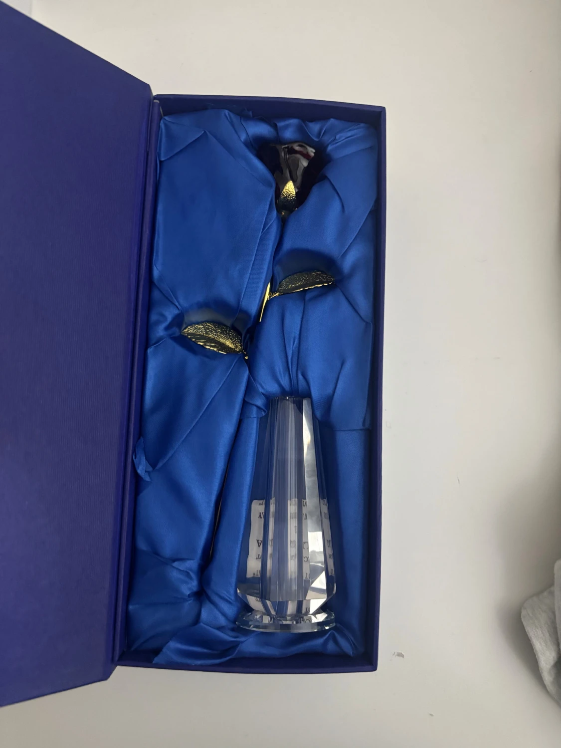 Prydnadsros av glas  - 2