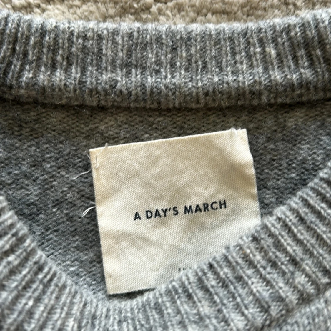 Grå stickad tröja från A Day's March - 1