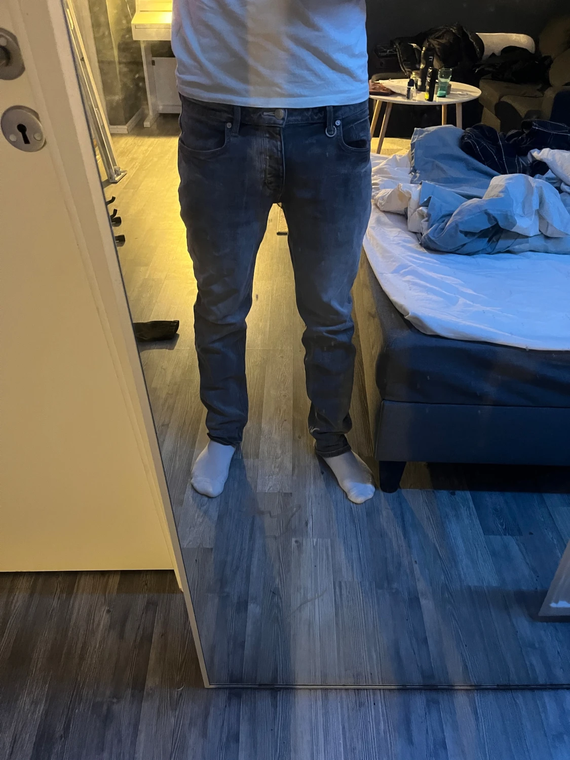 Grå straight jeans från NEUW