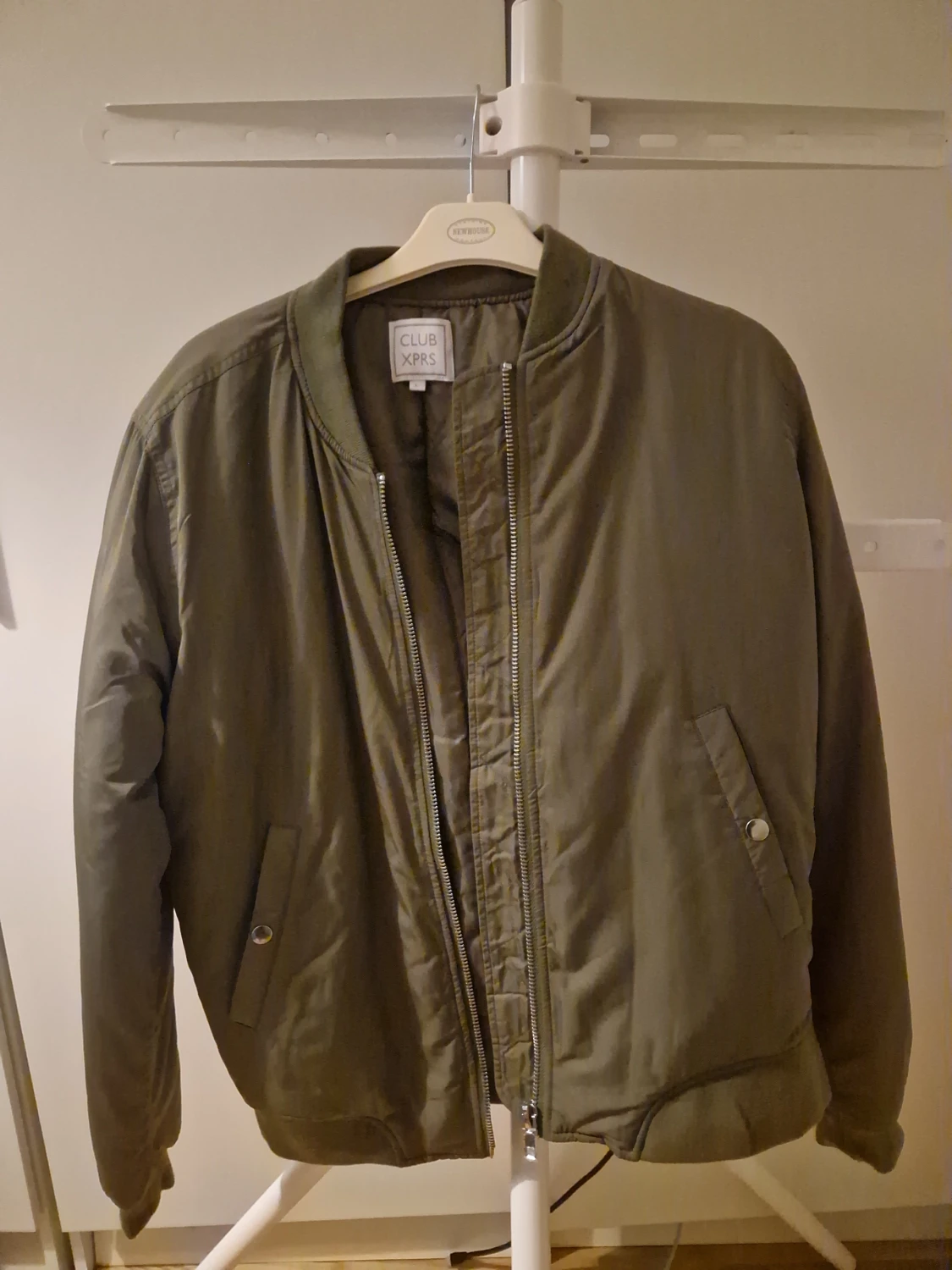 Olivgrön bomberjacka från CLUB XPRS - 1