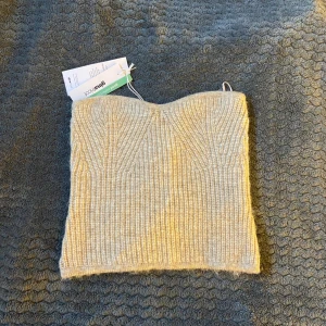 Stickad tube top  - Använd 2 gånger, jätte söt stickad topp.