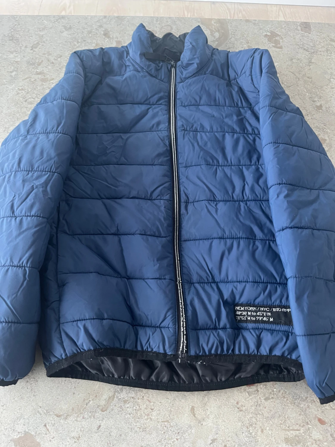 Blå pufferjacka från H&M i storlek 146 - 1