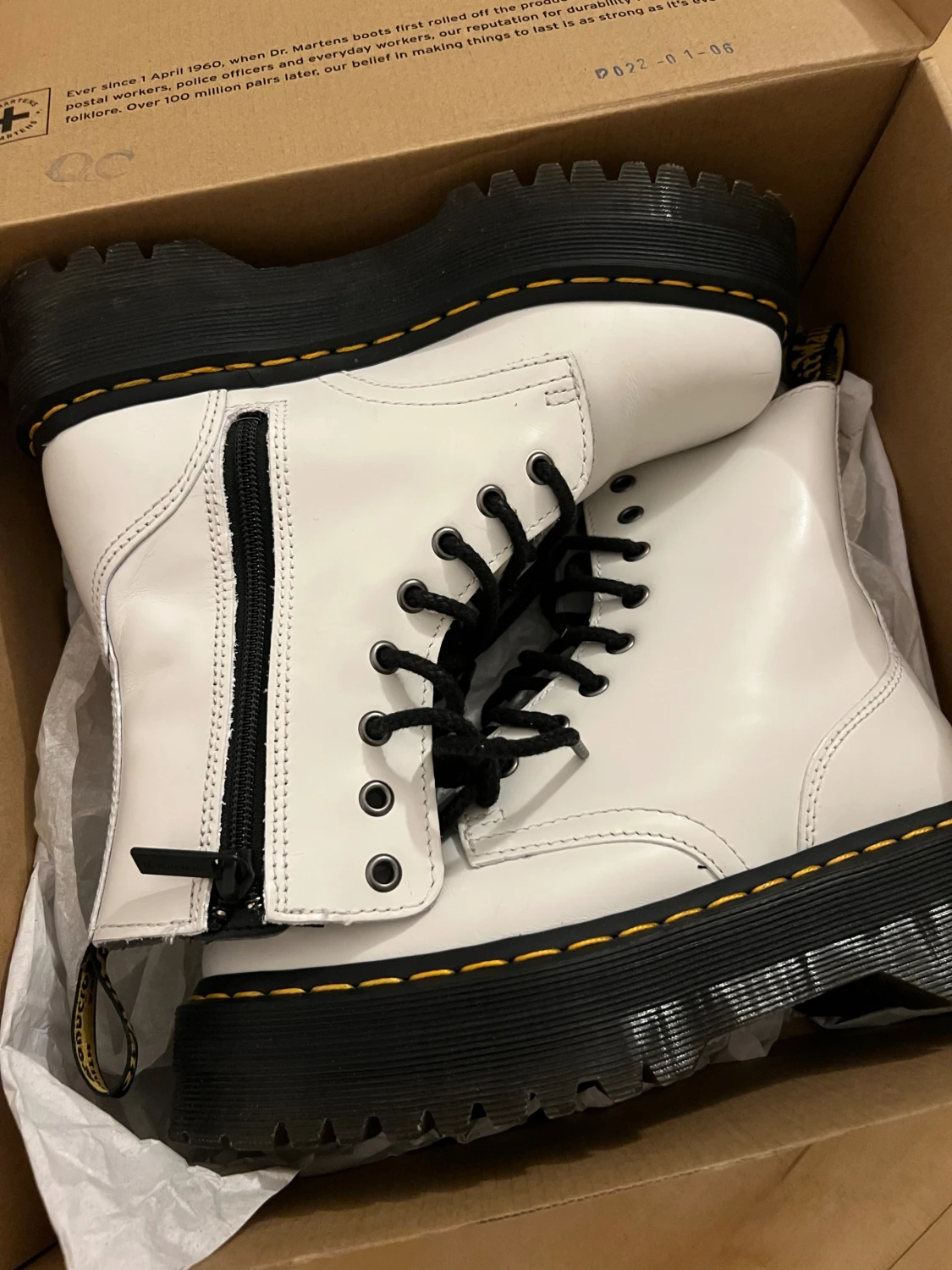 Vita Dr. Martens boots med platåsula - 1