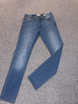 Blå Jack and Jones jeans - Jack and jones blå jeans. Slim/Glenn