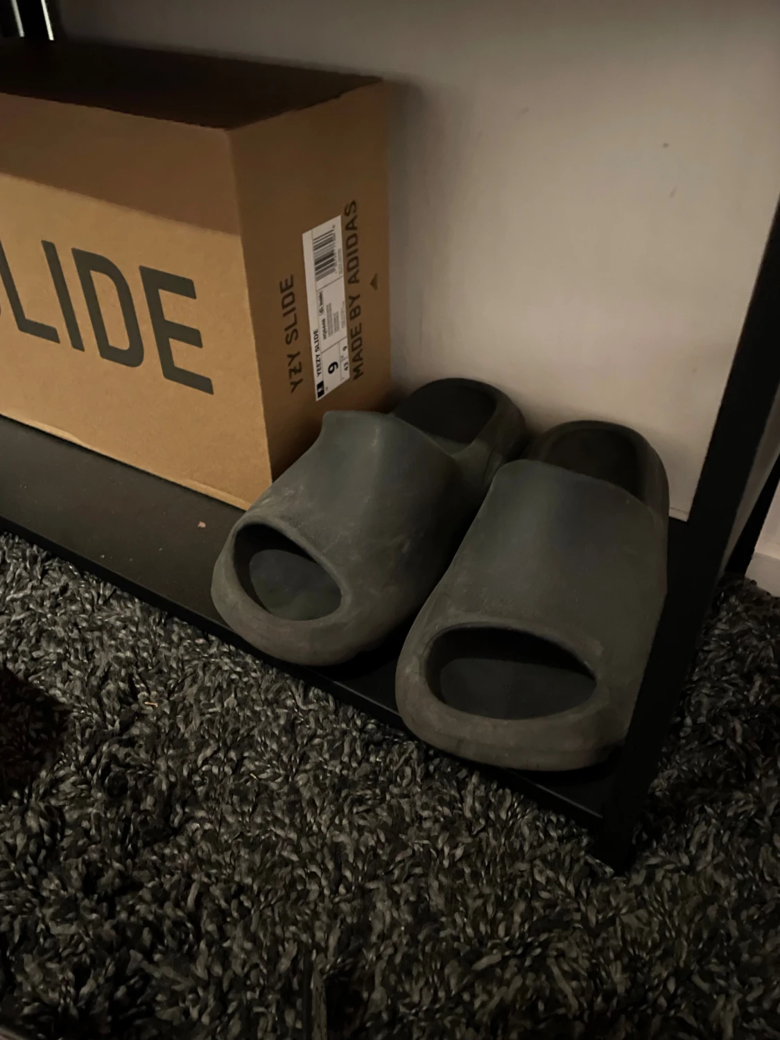 Adidas Yeezy Slide i mörkgrå - 1